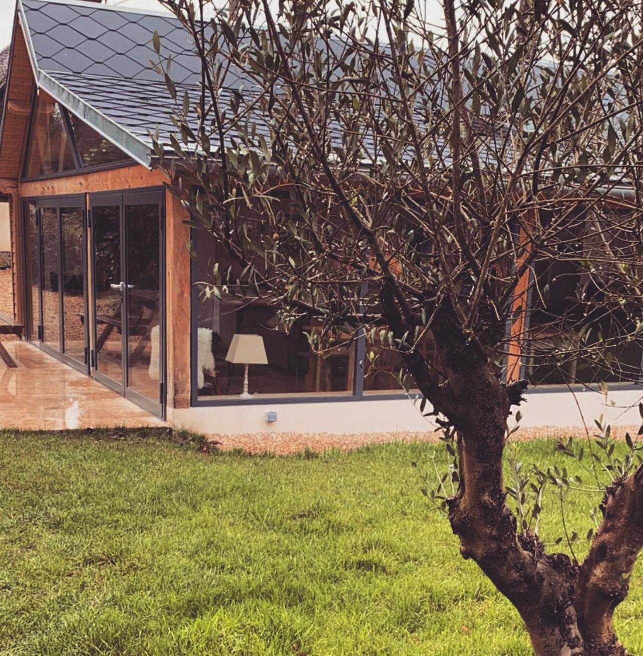 Cottage Normand Avec Sa Grande Piscine Chauffee Toute L Annee Sur Parc Arbore Et Clos En Plein Coeur De La Campagne Adapte Aux Kids Et Dog Friendly Saint-Antonin-de-Sommaire المظهر الخارجي الصورة